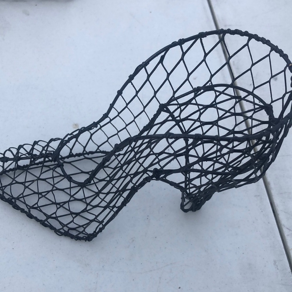 Wire shoes